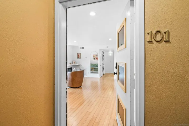 Corner unit on the lower level