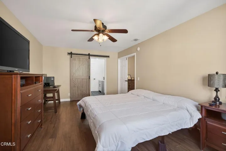 20-web-or-mls-Upmarketmedia_1327Joh-062