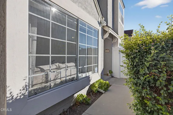3-web-or-mls-Upmarketmedia_1327Joh-007