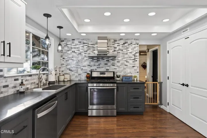 12-web-or-mls-Upmarketmedia_1327Joh-043