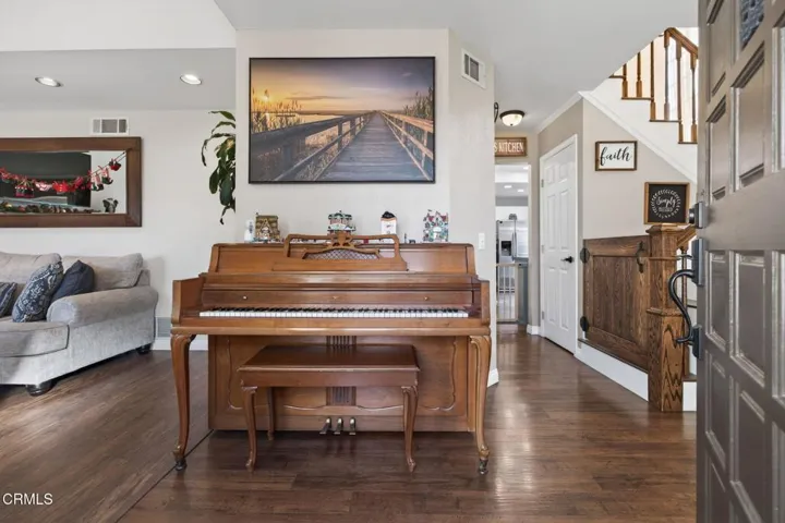 5-web-or-mls-Upmarketmedia_1327Joh-013