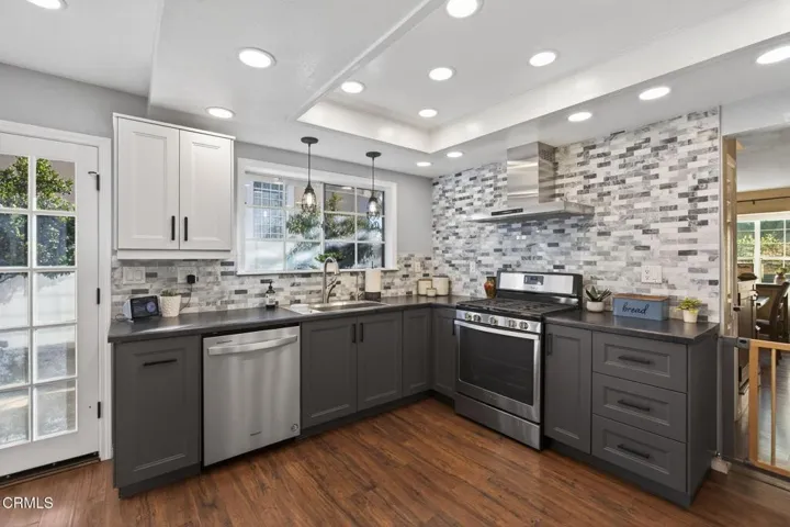 10-web-or-mls-Upmarketmedia_1327Joh-038