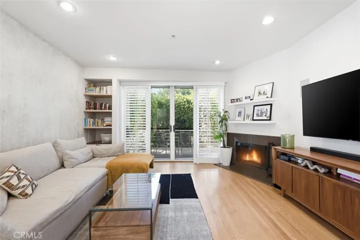 943 14th Street 101, Santa Monica, California 90403