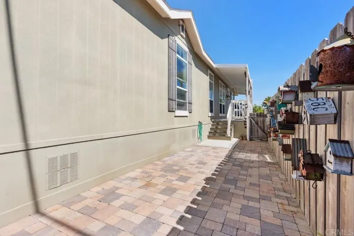 Sweet and happy front side yrd.