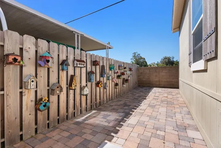 Sweet aand happy side yard