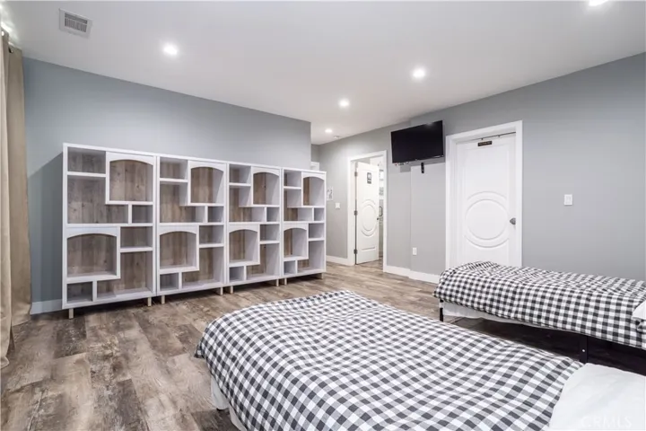 6424 Densmore, Van Nuys, California 91406