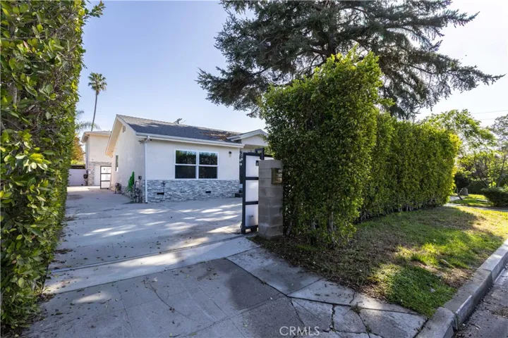 6424 Densmore, Van Nuys, California 91406