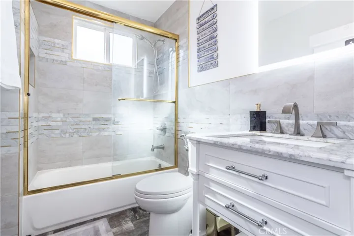6424 Densmore, Van Nuys, California 91406