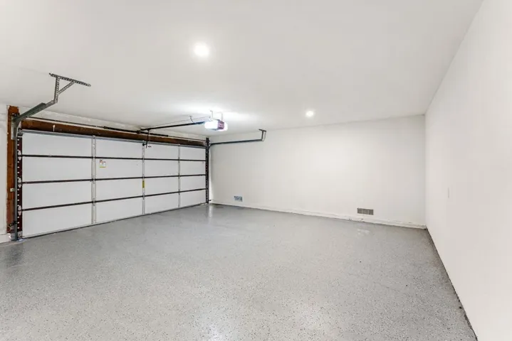 44350 Michigan-21