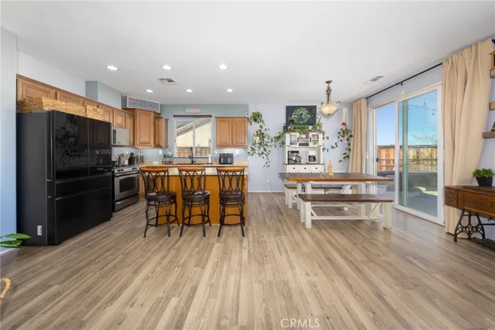 Kitchen & Dining Area