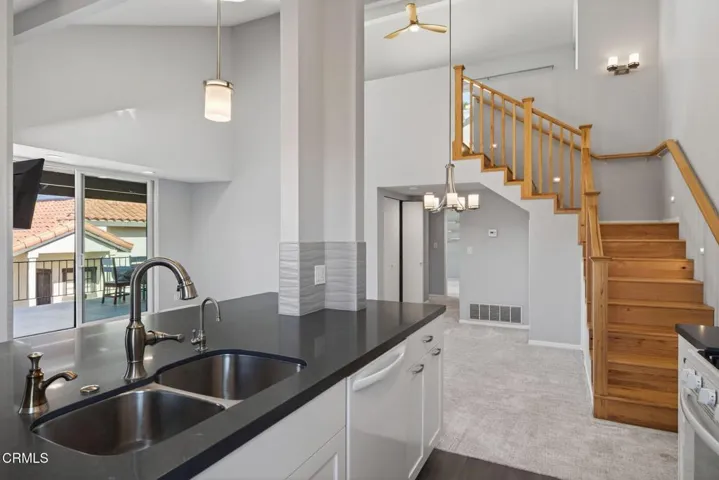 19-web-or-mls-UpmarketMedia-2277Mar-109