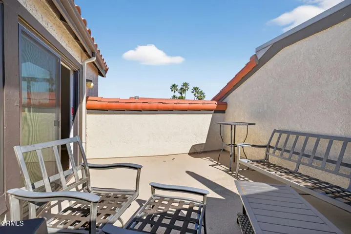 42-web-or-mls-UpmarketMedia-2277Mar-067
