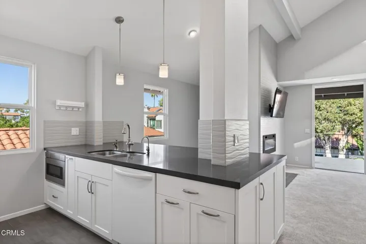 17-web-or-mls-UpmarketMedia-2277Mar-104