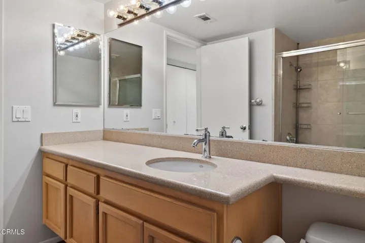 31-web-or-mls-UpmarketMedia-2277Mar-036