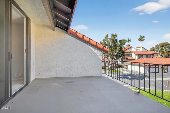 36-web-or-mls-UpmarketMedia-2277Mar-049