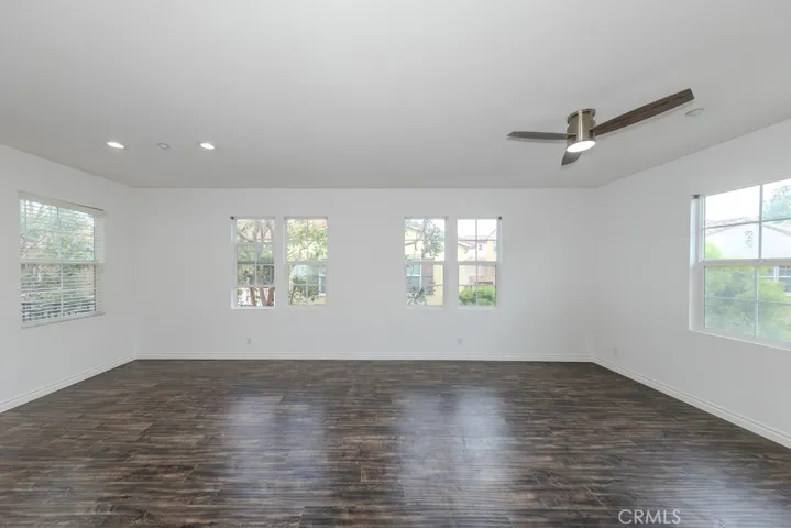 Living Room / Dining area