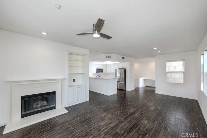 Living Room / Dining area