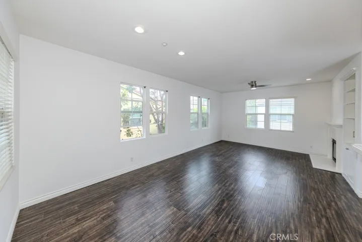 Living Room / Dining area