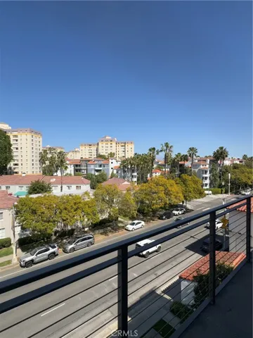 Gorgeous city views from patio, Master bedroom & Family room