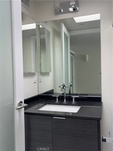 3rd Bedroom private bath.