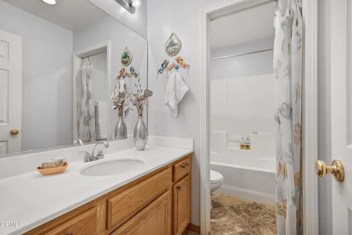 Upper leval hall full​​‌​​​​‌​​‌‌​​‌​​​‌‌​​​‌​​‌‌​​‌‌​​‌‌​​​​ bathroom