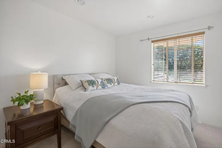 33-web-or-mls-Upmarket Media-2177Eas097