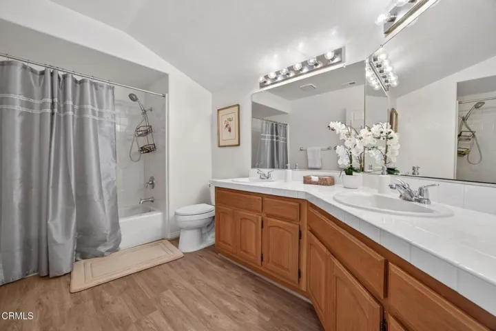 27-web-or-mls-Upmarket Media-2177Eas081