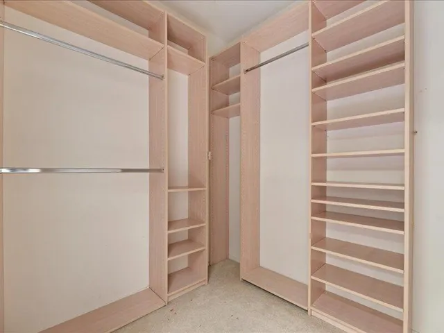40-Custom Closet