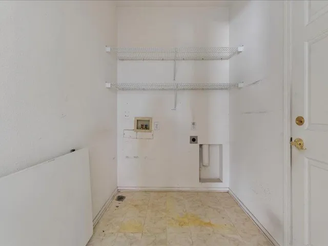 12-Laundry Room