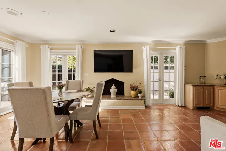 215 S Mccarty Drive, Beverly Hills, California 90212