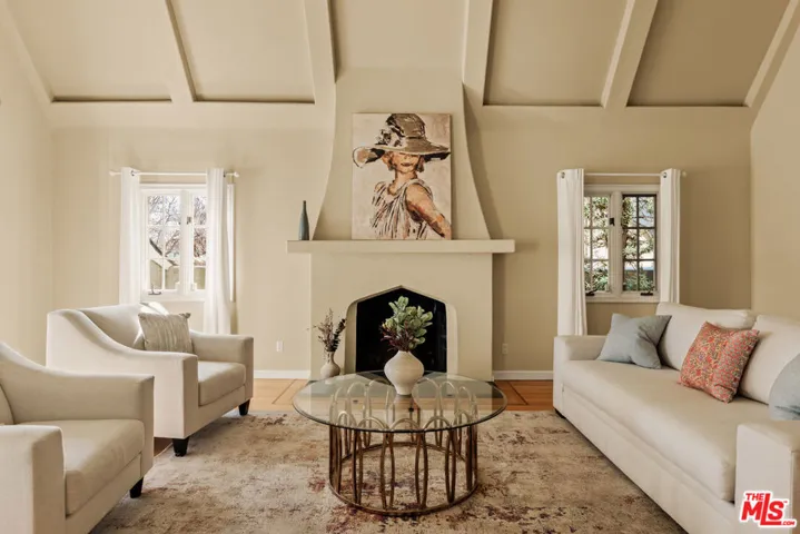 215 S Mccarty Drive, Beverly Hills, California 90212