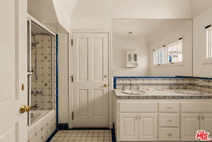 215 S Mccarty Drive, Beverly Hills, California 90212