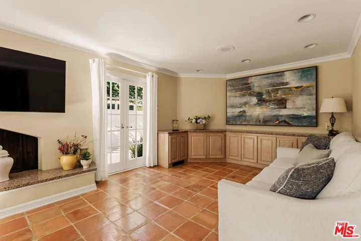 215 S Mccarty Drive, Beverly Hills, California 90212