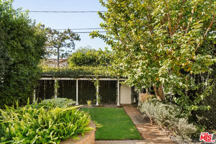 215 S Mccarty Drive, Beverly Hills, California 90212