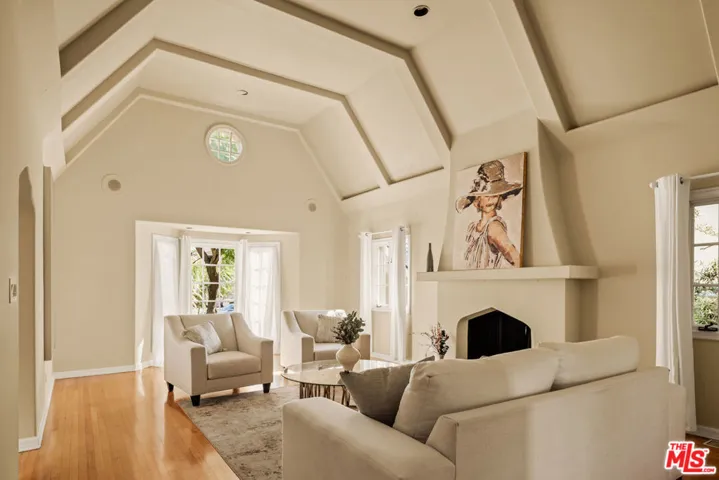 215 S Mccarty Drive, Beverly Hills, California 90212