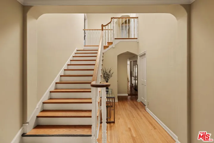 215 S Mccarty Drive, Beverly Hills, California 90212