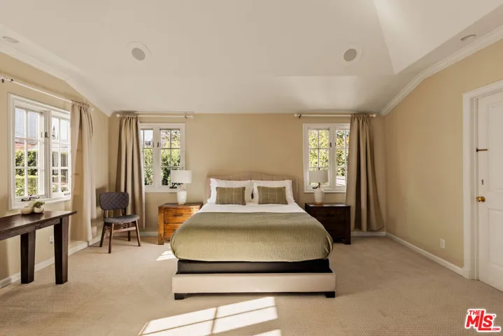 215 S Mccarty Drive, Beverly Hills, California 90212