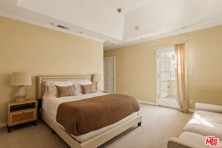 215 S Mccarty Drive, Beverly Hills, California 90212