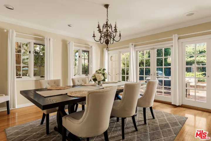 215 S Mccarty Drive, Beverly Hills, California 90212