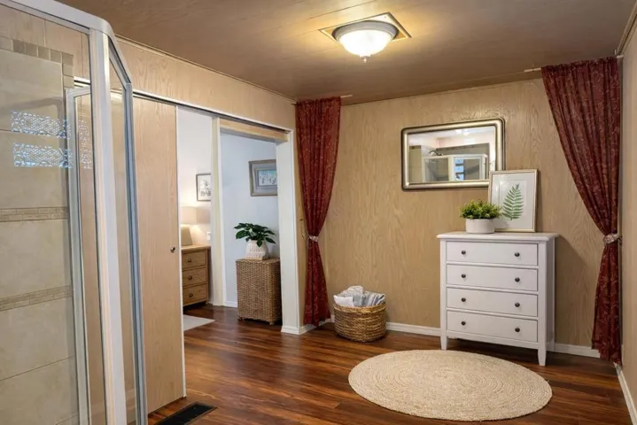 AI Staged Bath Area