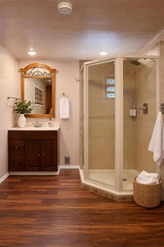 AI Staged Primary Bath