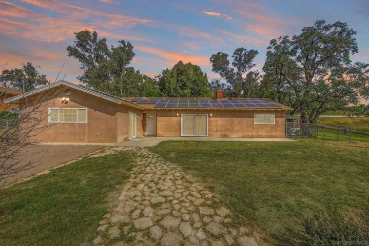 https://zimg.paragon.ice.com/ParagonImages/Property/PA/SDMLS/260006452/0/120/90/3d5d1d41dcbbc43b7bc6cc09bcbbd832/3/745f3a0dd17d97c9afaac1d0d47b5727/260006452-30f36e8e-8483-413d-a797-6f90e327b907.JPG