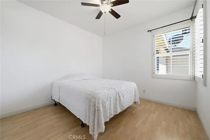 Another secondarybedroom.