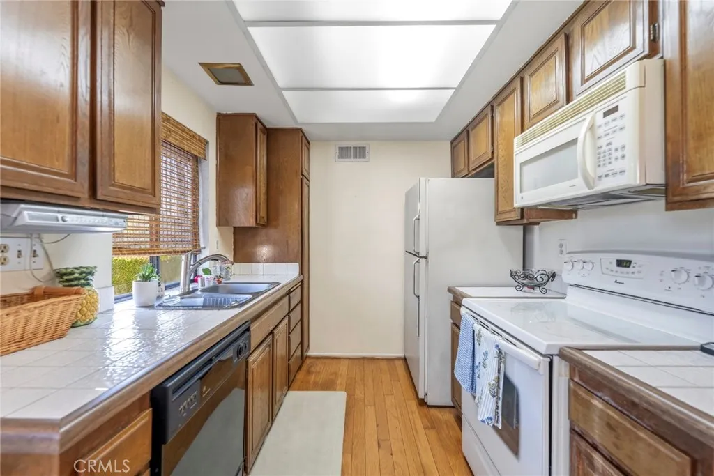 16865 Donwest, Tustin, California 92780 — photo 5