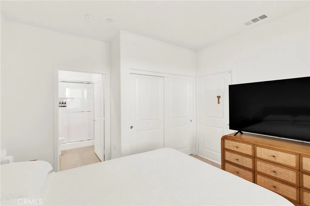FIRST FLOOR GUEST BEDROOM
