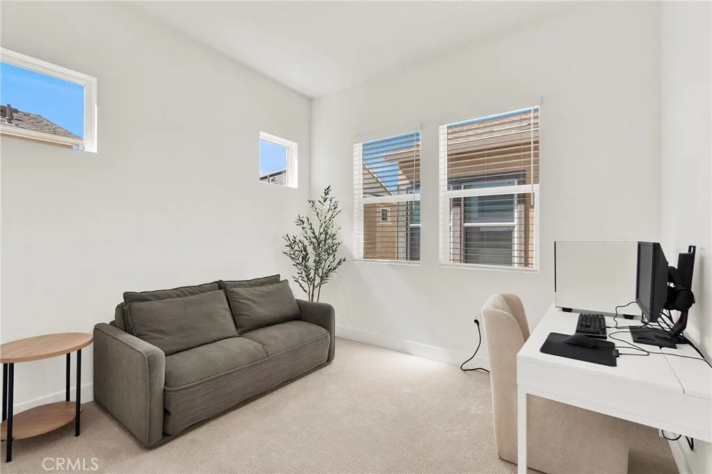 4TH BEDROOM OR HOME OFFICE