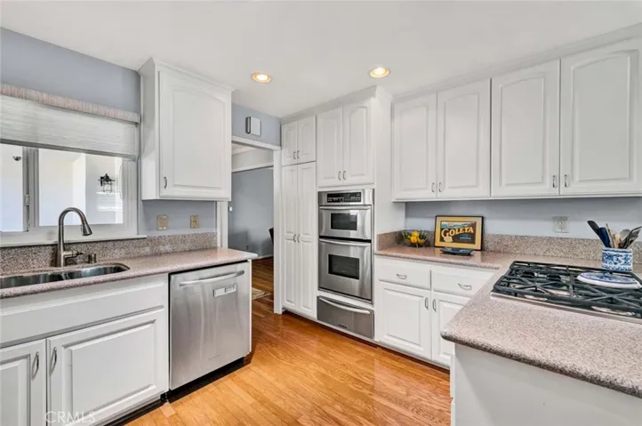 Gas cooktop, wall convection oven & microwave