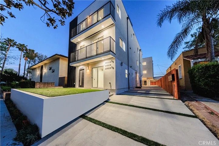 10812 Hesby Street 10812 1/2, North Hollywood, California 91601