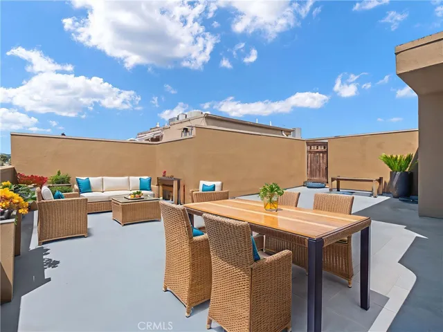 Virtual Staging PRIVATE SPACIOUS TERRACE WEST VIEW