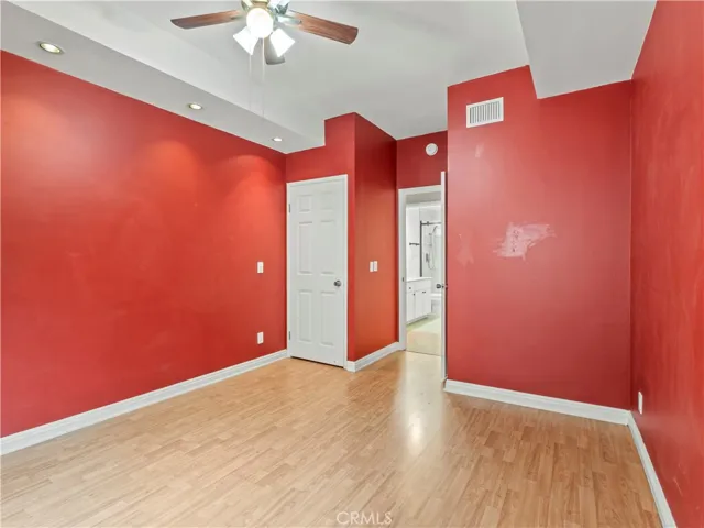 ENTRANCE SECOND BEDROOM